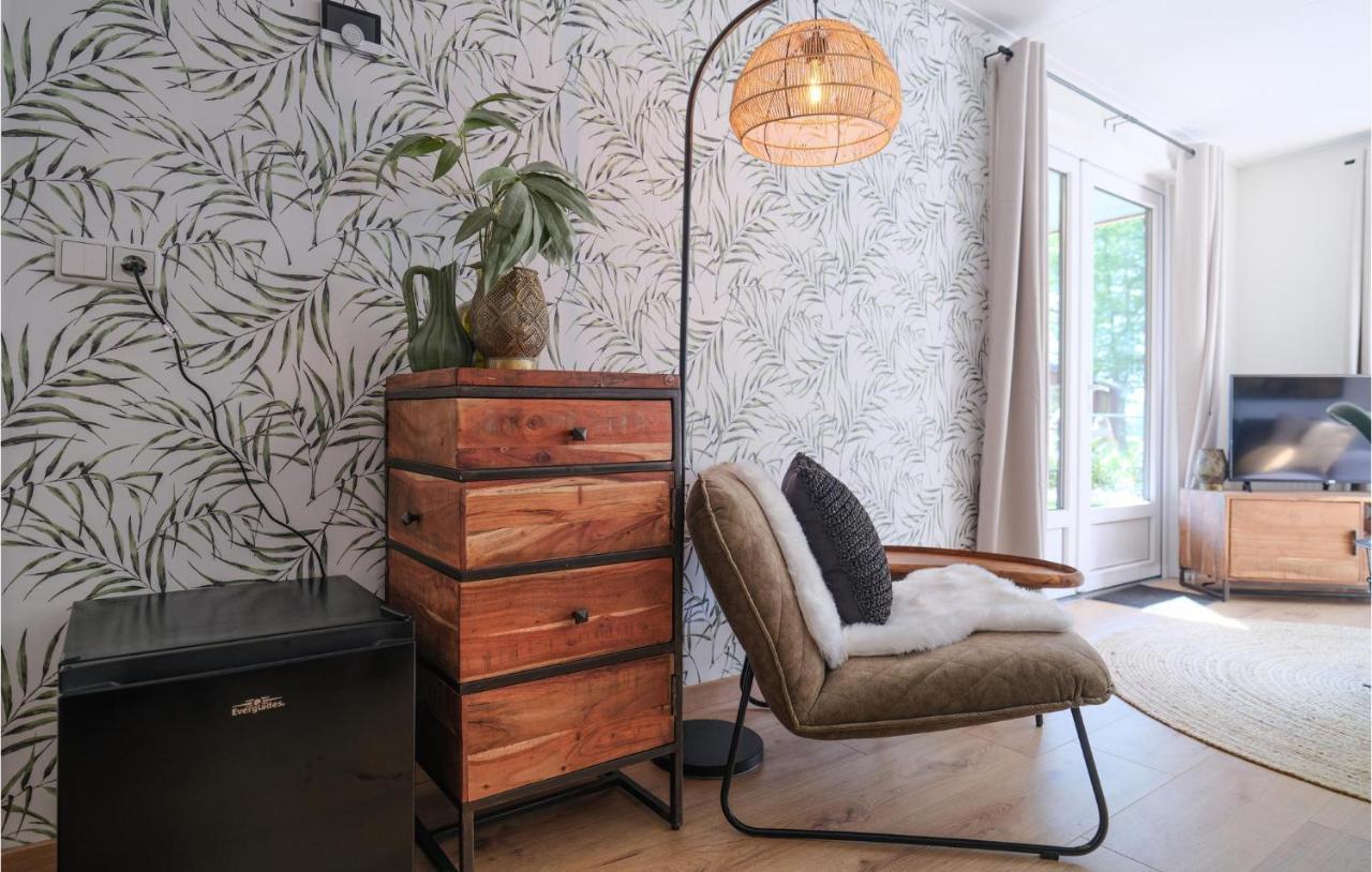 Nice Home In Heinkenszand With Sauna 외부 사진